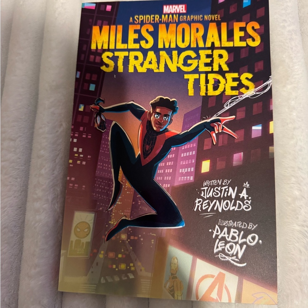 Marvel Graphic Novel with Yellow and‎ Black Cover